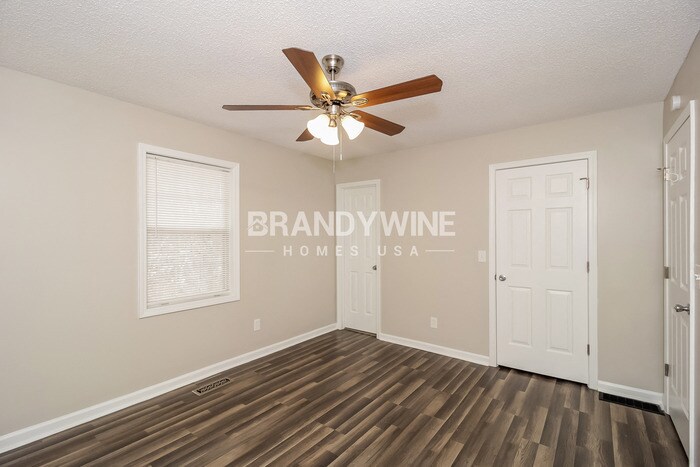 Building Photo - 230 Brookside Dr