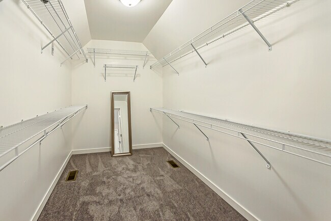 Building Photo - 348 Sedgewood Ln