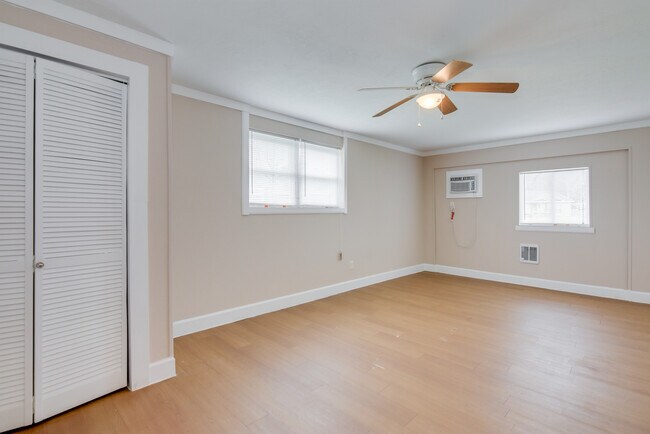 Building Photo - 2208 Bungalow Rd