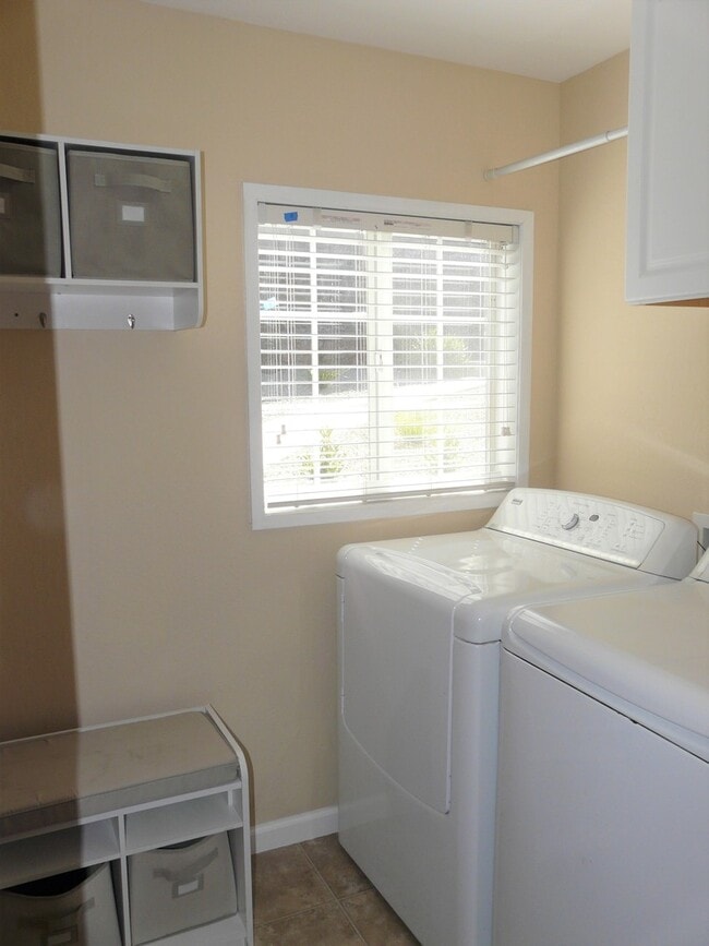 Building Photo - Updated 2 Bedrooms, 1 Bath Alta Heights Home Near Downtown Napa