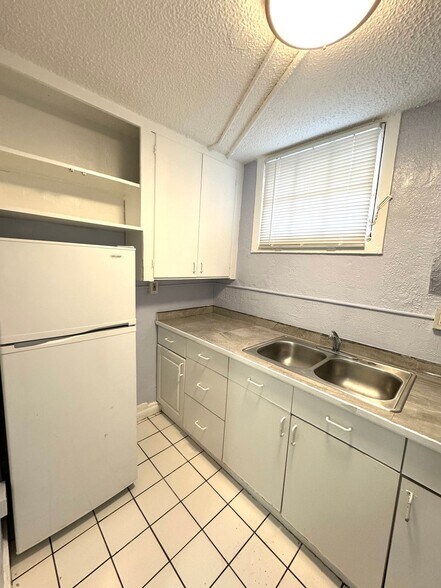 Building Photo - 828 E 100 S
