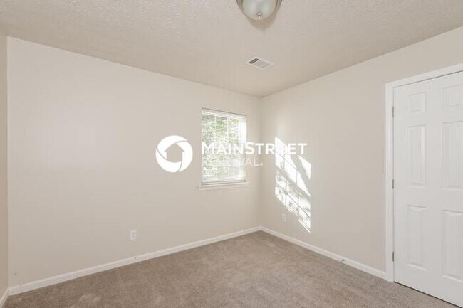 Building Photo - 3 Bedroom Pet-Friendly Home in Stone Mount...