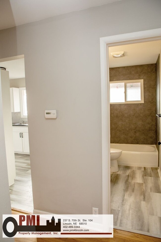 Building Photo - 820 S 38th St