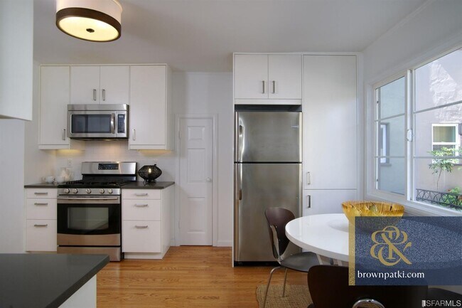 Building Photo - 89 Iris Ave