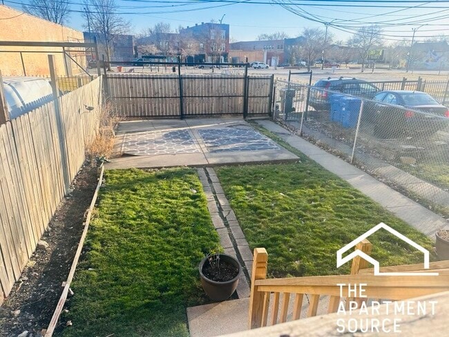 Building Photo - 2809 W Warren Blvd