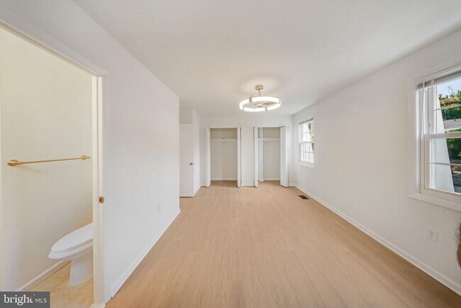 Building Photo - 68 Orchard Dr