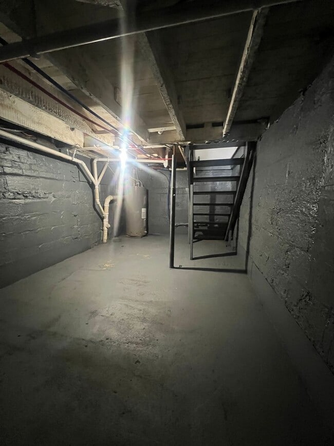 Building Photo - Cute 2 Bed/1bath home close to school