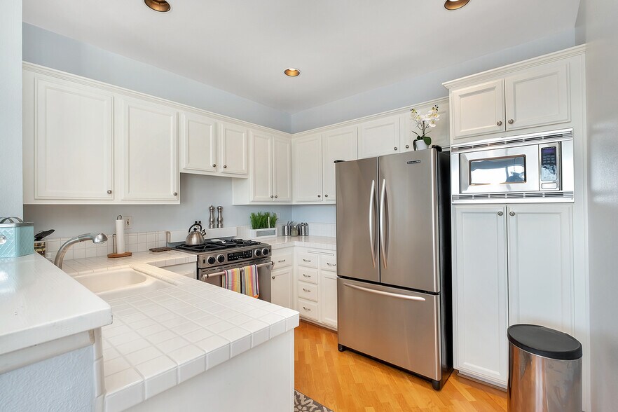 Building Photo - 30 Vista del Mar