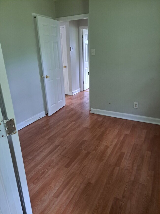 Building Photo - "3-Bedroom Home in Saint Louis with 922 Sq...
