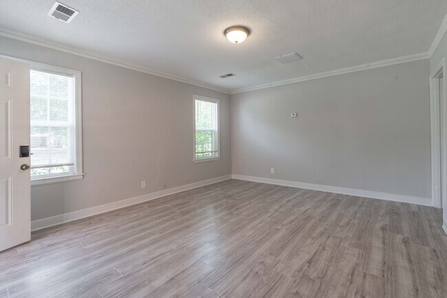 Building Photo - 1009 McEvers Rd