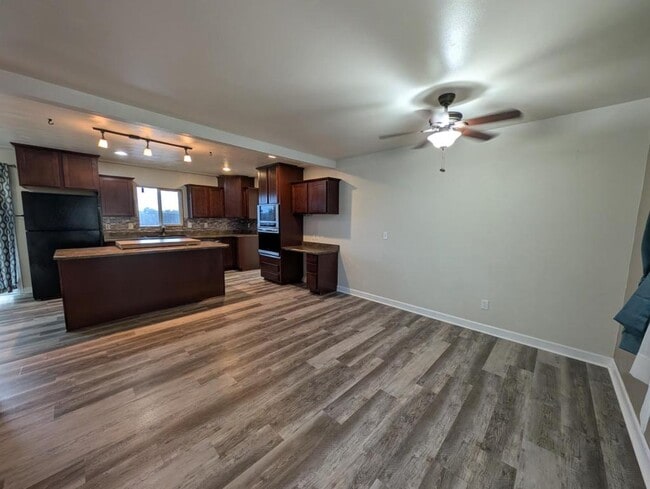 Building Photo - 1167 Westview Dr