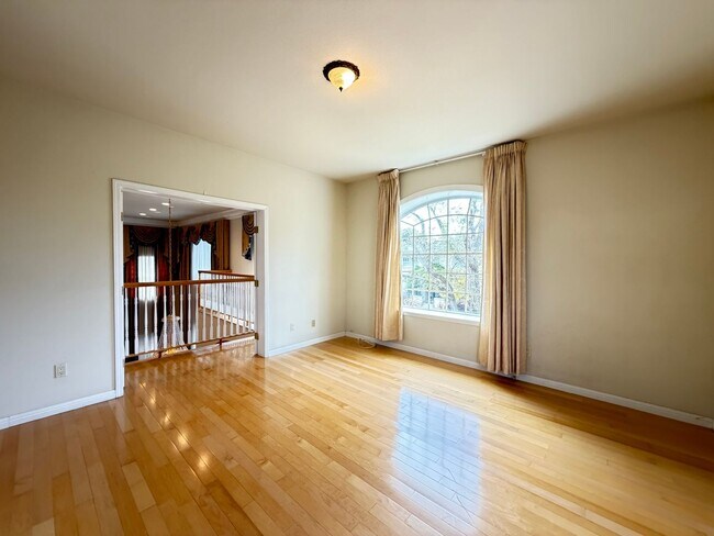 Building Photo - 738 Palmera Ct
