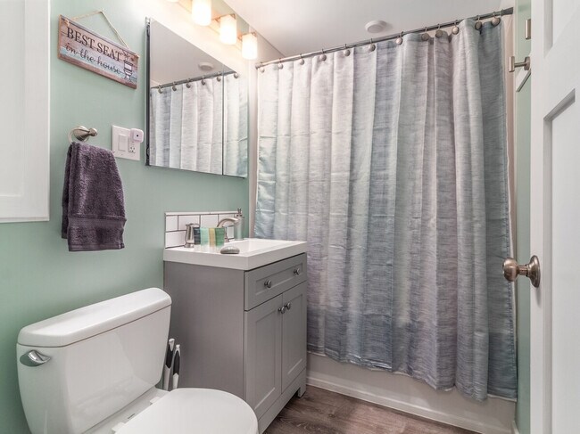 Building Photo - 5258 Washington St