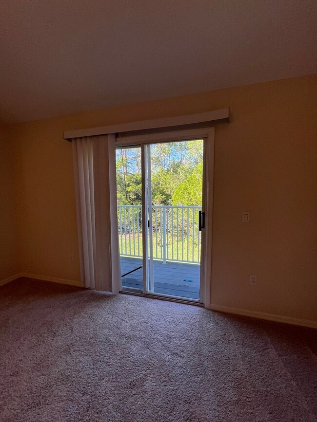 Building Photo - Stunning 2 story home features 4 bedrooms,...