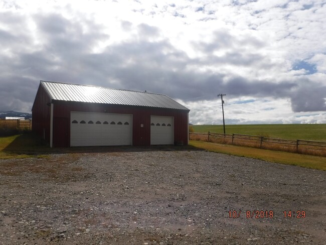 Building Photo - Gorgeous Home on 20 Acres- Horses Welcome!