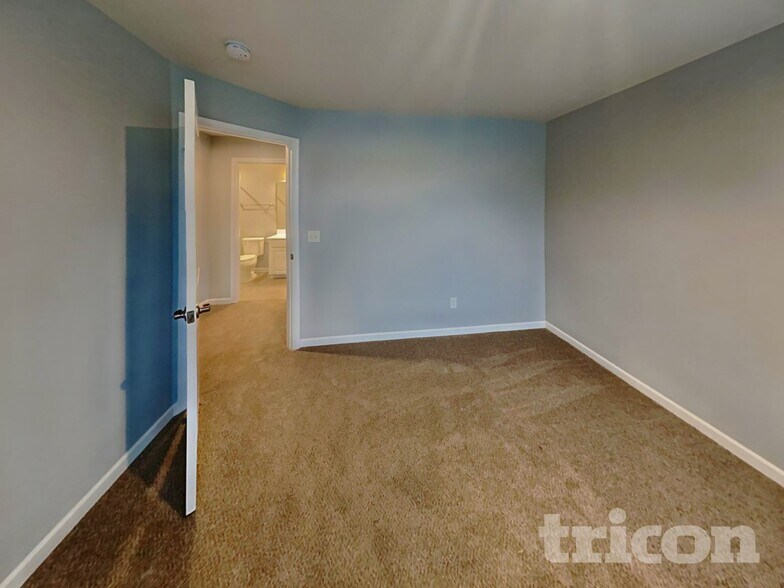 Building Photo - 306 Heroit Ct