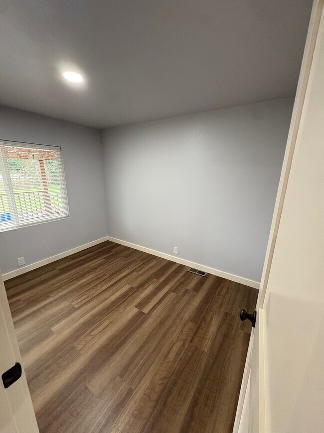 Building Photo - 38823 Ridge Dr