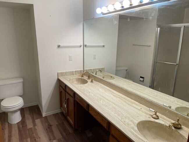 Building Photo - 2101 White Cloud St NE