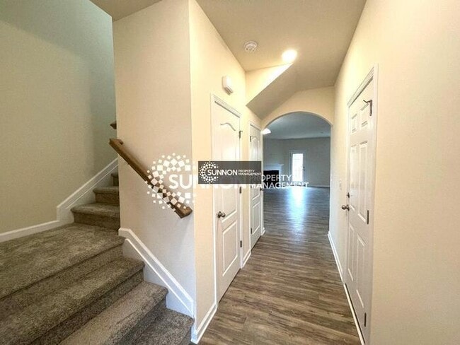 Building Photo - End Unit 3 BR 2.5 BA w/ Garage