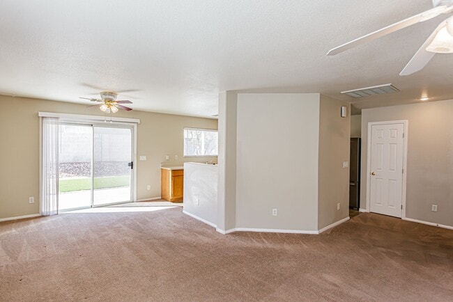 Building Photo - 4 Bedroom home located in Silverado Ranch