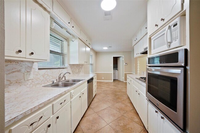 Building Photo - 1319 Spillers Ln