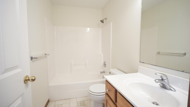 Building Photo - 15250 Florist Cir