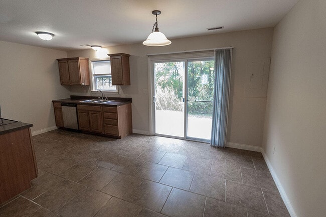 Building Photo - 4614 Dehaven Dr