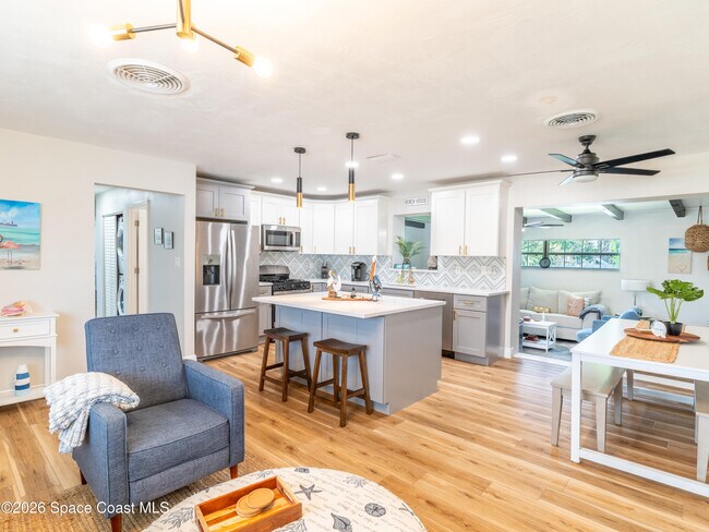 Building Photo - 135 Melaleuca Dr