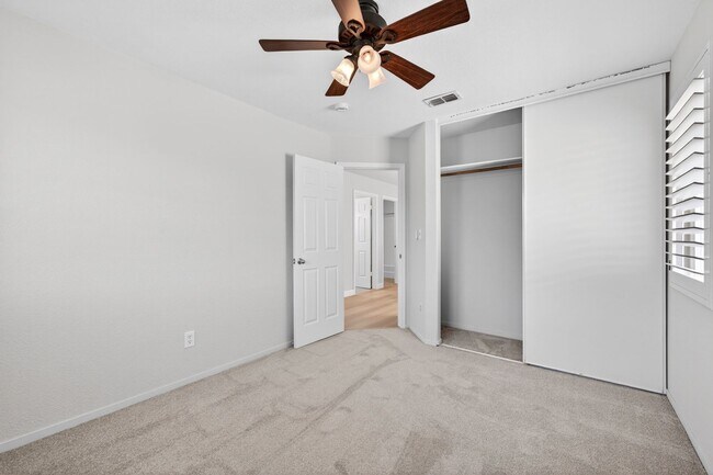 Building Photo - Renovated Court Location Beauty – Spacious 4BD Home Near Pleasant Hill!