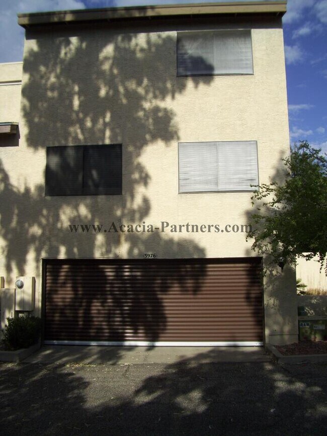 Building Photo - Fantastic 3 bed room 2 bathroom