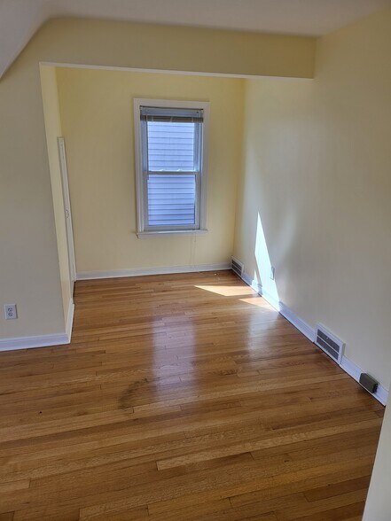 Building Photo - 235 Jewell St