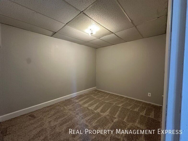 Building Photo - 1 Bedroom 1 Bathroom Unit in Sioux Falls