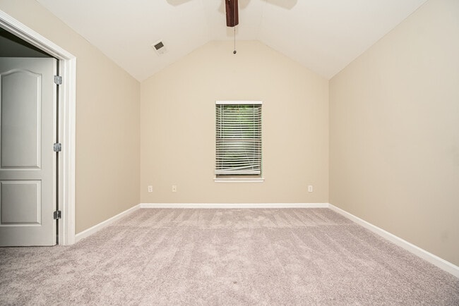 Building Photo - 113 Tyre Dr