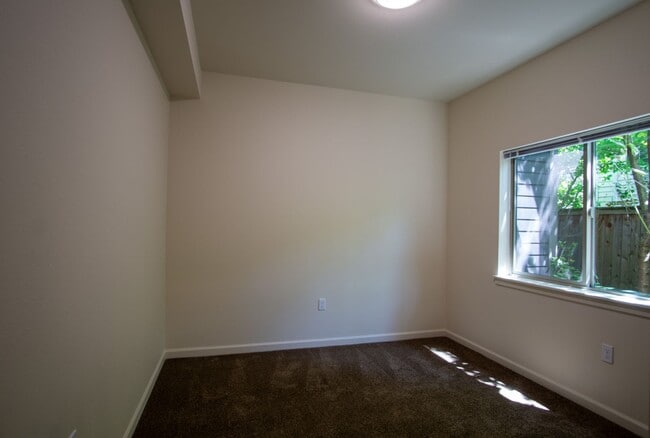 Building Photo - Great Modern 1 Bedroom in Sellwood w/ W&D + Private Patio