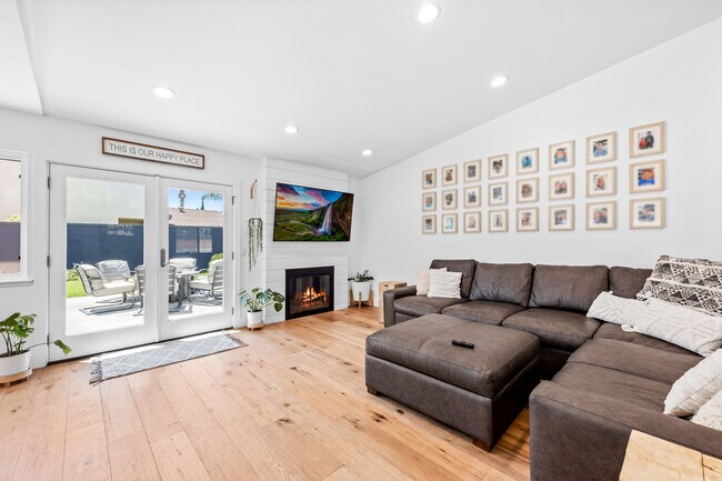 Building Photo - 6522 Farinella Dr