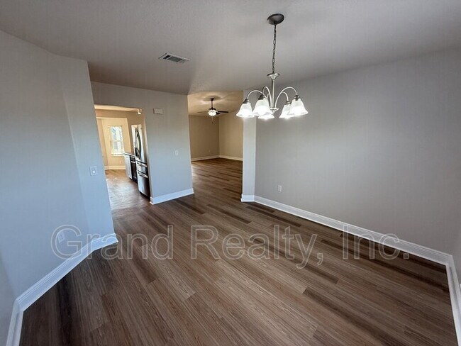 Building Photo - 5621 Flume Dr