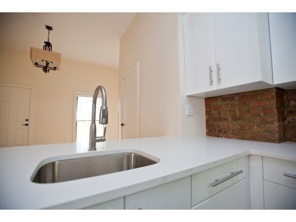 Building Photo - 220 Roebling St