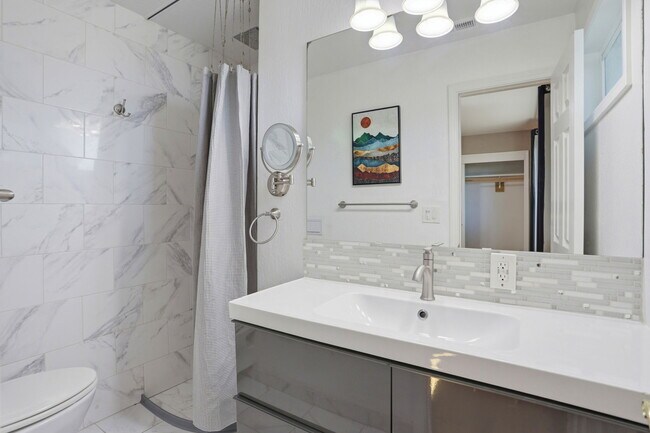 Building Photo - 933 Barstow Ct