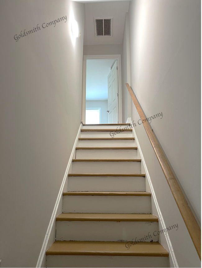 Building Photo - 10 Averill St