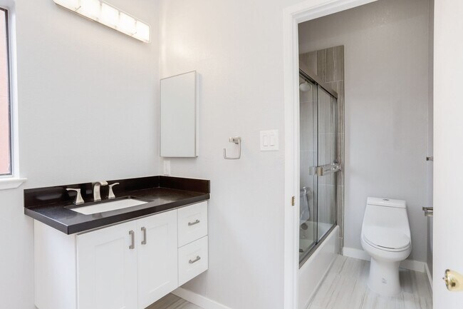 Building Photo - 2 Bed / 2.5 Bath pet friendly condo near downtown San Carlos with two parking spaces. YouTube tour!