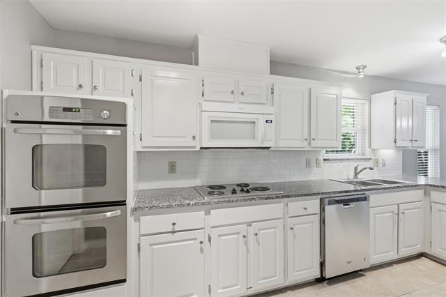 Building Photo - 4545 Hartford Dr