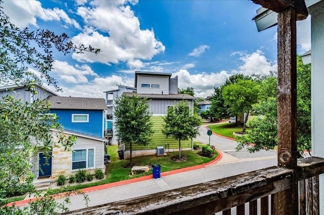 Building Photo - 2924 Bond Dr