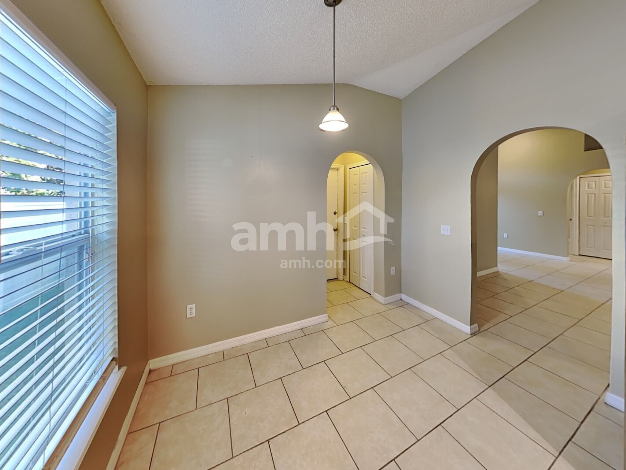 Building Photo - 16560 Corner Lake Dr