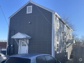 Building Photo - Spacious, quiet downstairs unit in heart o...