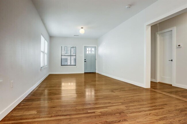 Building Photo - 1025 Adele St