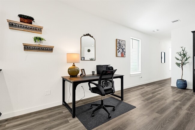 Building Photo - 3235 Creston Gate Dr