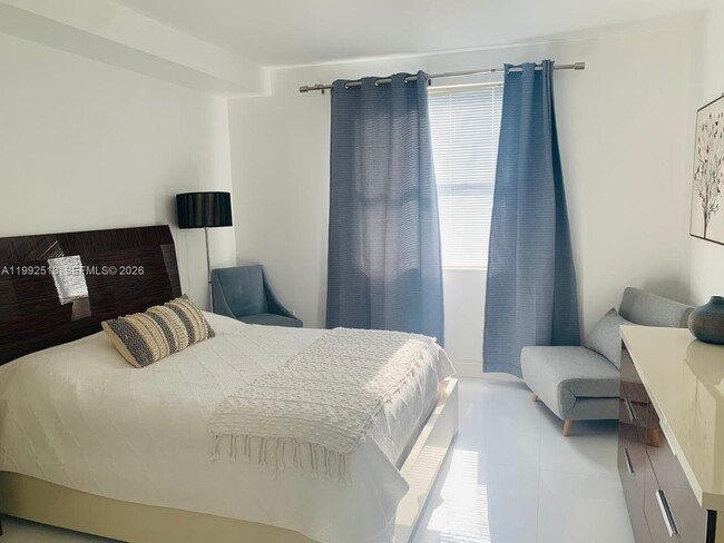 Building Photo - 17150 N Bay Rd