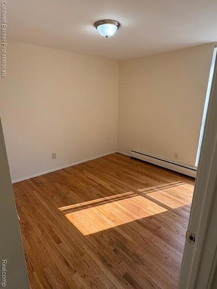 Building Photo - 4190 S Rochester Rd