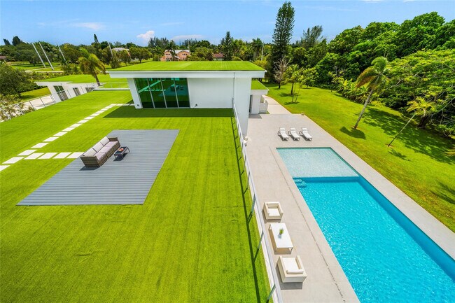 Building Photo - 17250 SW 52nd Ct