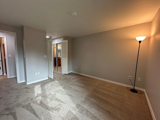 Building Photo - 2bd/1ba Bothell Condo